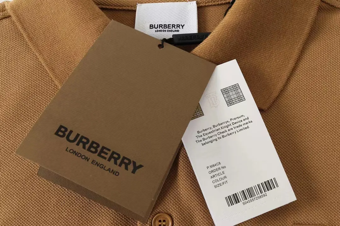 ：240 BURBERRY Polo New Arrival Classic TB ， ， Classic ， ， ， 100% ， ， ， ：Black White Dark Blue Gray Dark Gray Green Brown Size：M-XXL ， Burberry ， 。 ， 。100% :100% ;96% 4%